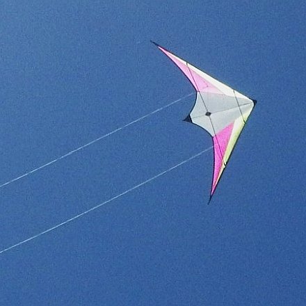 How To Fly A Kite - Having Fun With 1 String Or 2!